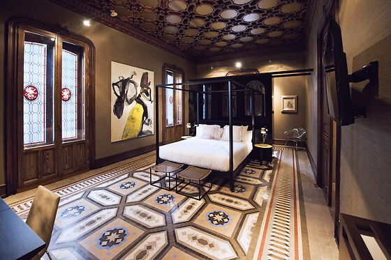 Una noche en suite con desayuno para 2 en Palacio Salvetti Suites**** en Alicante