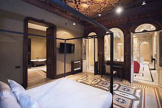 Una noche en suite con desayuno para 2 en Palacio Salvetti Suites**** en Alicante