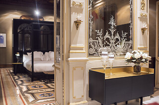 Una noche en suite con desayuno para 2 en Palacio Salvetti Suites**** en Alicante
