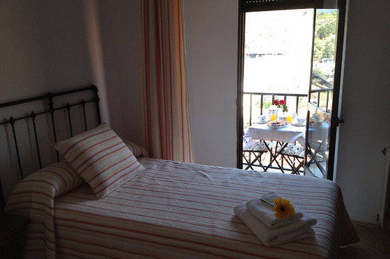 Dos noches con desayunos para 2 en Hostal Alba Taruta en Guadalupe (Cáceres)