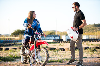 Curso de moto de marchas en asfalto en el circuito de Cheste (Valencia)