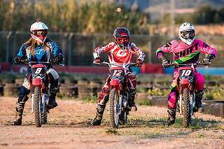 Curso de moto de marchas en asfalto en el circuito de Cheste (Valencia)