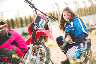 Curso de moto de marchas en asfalto en el circuito de Cheste (Valencia)