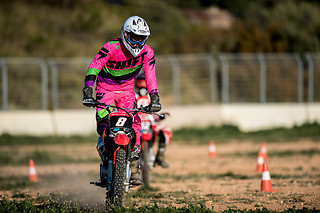 Curso de moto de marchas en asfalto en el circuito de Cheste (Valencia)