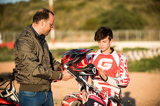 Curso de moto de marchas en asfalto en el circuito de Cheste (Valencia)
