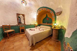 Dos noches en casa cueva suite con jacuzzi para 2 en Casas Cueva Cazorla en Hinojares (Jaén)