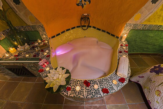 Dos noches en casa cueva suite con jacuzzi para 2 en Casas Cueva Cazorla en Hinojares (Jaén)