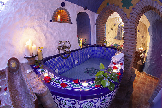 Dos noches en casa cueva suite con jacuzzi para 2 en Casas Cueva Cazorla en Hinojares (Jaén)