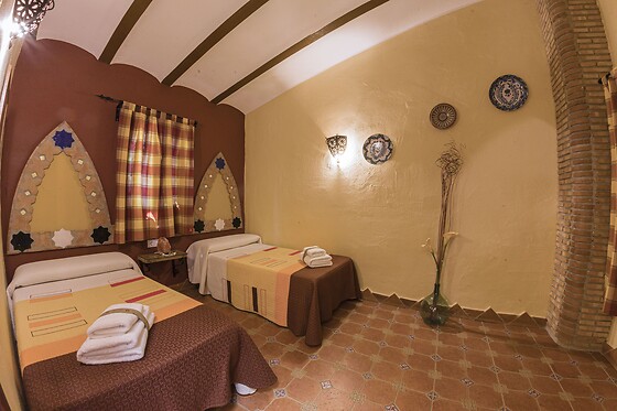 Dos noches en casa cueva suite con jacuzzi para 2 en Casas Cueva Cazorla en Hinojares (Jaén)