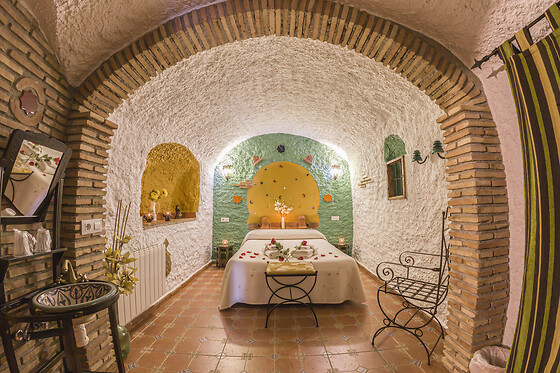 Dos noches en casa cueva suite con jacuzzi para 2 en Casas Cueva Cazorla en Hinojares (Jaén)