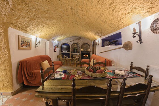 Dos noches en casa cueva suite con jacuzzi para 2 en Casas Cueva Cazorla en Hinojares (Jaén)