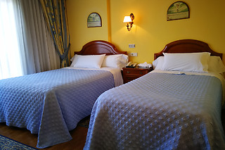 Una noche con desayuno para 3 en Hotel Playa Compostela en Vilagarcía de Arousa (Pontevedra)