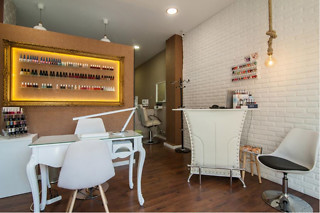 Una manicura masculina para hombre en Blossom Estética y Uñas en Madrid