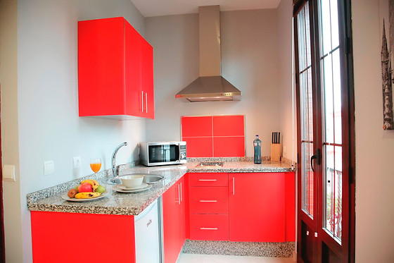Disfrute de una noche para 2 personas en apartamento cercano a la Basílica de La Macarena, y empiece el día con un desayuno en un hotel cercano para 2 en Apartamentos Rey de Sevilla en Sevilla