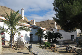 Dos noches con desayunos para 2 en Cuevas la Granja en Benalúa de Guadix (Granada)